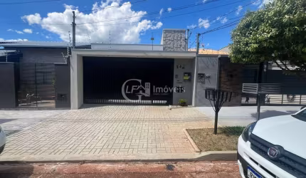 BELISSIMA CASA EM ALTO PADRAO