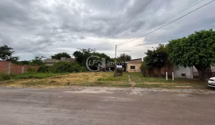 Casa à venda em Corumbá-MS, bairro Popular Nova: 2 quartos, 1 sala, 1 banheiro, 1 vaga de garagem, 120m².