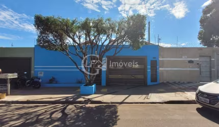 Casa à venda em Campo Grande-MS, bairro Coronel Antonino: 2 quartos, 1 sala, 2 banheiros, 2 vagas, 140m² de área. ¡Não perca!