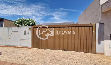 Oportunidade Única: Casa Comercial à Venda em Campo Grande-MS, Vila Ipiranga - 2 quartos, 1 suíte, 3 salas, 2 banheiros, 1 vaga de garagem, 247,72 m².
