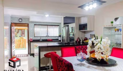 Sobrado amplo com 240 m² localizado na Vila Pires em Santo André.