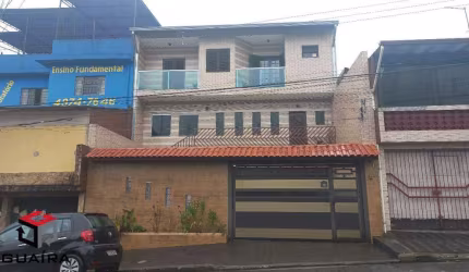 Sobrado 4 quartos 2 quintais e 8 vagas