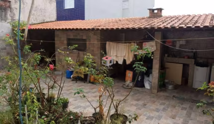 Sobrado com 250m² localizado no Bairro Canhema em Diadema - SP.