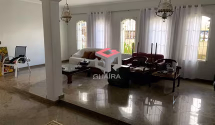 Sobrado Amplo Residencial / Comercial com 276m² localizado no Bairro Campestre em Santo André/SP.
