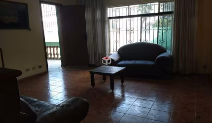 Sobrado, 3 dormitórios, quintal lateral