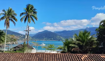 Lázaro/Sununga - Apartamento com 3 dormitórios, 2 vagas. A 50 metros das Praias.