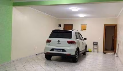 LINDO SOBRADO COM TRES DORMITORIOS SENDO UM SUITE E QUATRO VAGAS DE GARAGEM