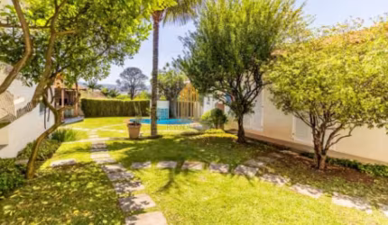 Alto da Lapa - Casa Térrea de 380m² com 3 dormitórios, 1 suíte e 6 vagas.