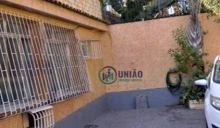 Ótima casa duplex, com 3 dormitórios em pequeno condomínio, ótima localização !