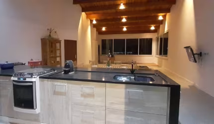 Chácara 2.200 m² à venda em Araçoiaba/ 6 dorm./ 3 suítes/ Edícula/ Piscina