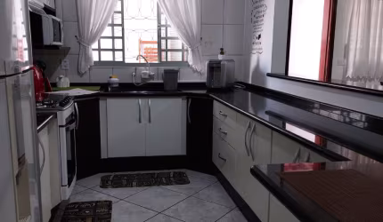 Casa térrea com 170 m²/ 2 Dorm./ Suíte/ Área Gourmet/ Ac. Av. Ipanema
