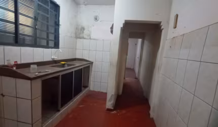 Casa à venda/ 119 m²/ 1 Dorm./ Porão/ Quintal/ Ac. Av. São Paulo/ Só R$ 215 mil