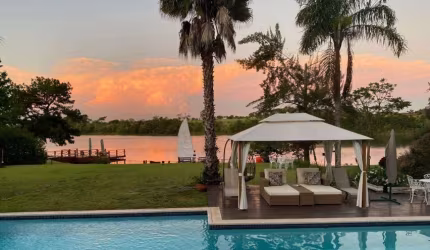 Casa em cond./ 4.000 m²/ 5 Suítes/ Piscina/ Fundo para lago/ Araçoiaba da Serra