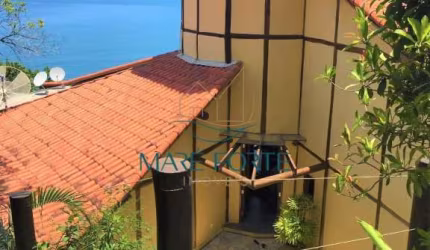CASA EM CONDOMINIO DE ALTO PADRÃO COM MAGNIFICA VISTA PARA O MAR !