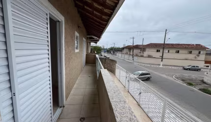 Casa com sacada, 2 suítes e quintal por R$ 220 Mil em Praia Grande-SP