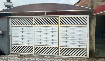 Casa espaçosa a venda no bairro Princesa - Praia Grande com: 95M² de área construída
