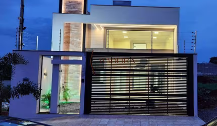 CASA ALTO PADRÃO PRÓXIMO AO CENTRO DE MARINGÁ.
