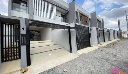 Casa com 3 quartos à venda na Alziro Zarur, --, Bom Retiro, Joinville por R$ 560.000