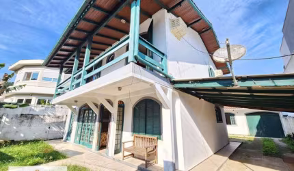 Casa com 4 dormitórios para alugar, 235 m² por R$ 7.215,00/mês - Daniela - Florianópolis/SC