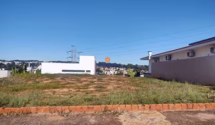 Terreno à Venda no Estoril V em Bauru com 448m²