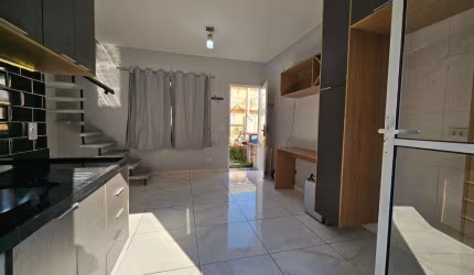 Casa para alugar em Cotia, Chácara Rincão, com 2 quartos, com 49 m², Residencial Atenas