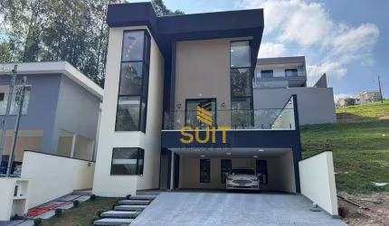 Morada da Serra - Casa com 382m², 3 Suítes, 4 Vagas, Hidro, Churrasqueira e Piscina em Barueri/SP! Contato: Suit (11) 94584-8250