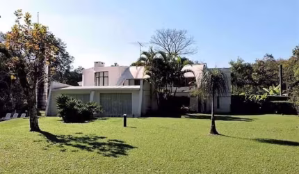 Casa com 5 dormitórios à venda, 804 m² por R$ 3.200.000 - Chácara de La Rocca - Carapicuíba/SP! Contato: Suit (11) 94584-8250