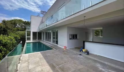 Sobrado com 4 dormitórios à venda, 435 m² por R$ 2.899.000 - Chácara dos Lagos - Carapicuíba/SP! Contato: Suit (11) 94584-8250