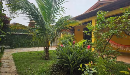 Casa com 3 Dormitórios a 100 metros da Praia do Indaiá -Bertioga-SP
