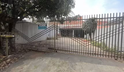 Casa 2 dormitórios para Venda em Maringá, 2 dormitórios, 1 banheiro, 2 vagas