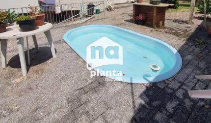 Casa à venda no Bairro Centro em São José-SC, com 4 quartos, 2 suítes,