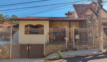 Casa com 4 dormitórios à venda, 450 m² por R$ 1.600.000,00 - Vale do Ipê - Juiz de Fora/MG