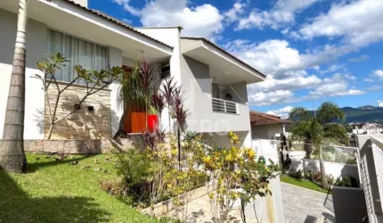 Casa | Amizade | 4 quartos (2 suítes) | 269m²