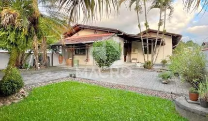 Casa Térrea | Czerniewicz | 4 quartos (1 suíte) | 132m²