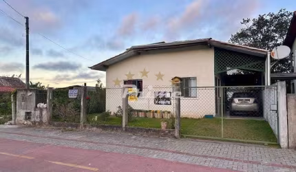 CASA Á VENDA EM BOMBAS - BOMBINHAS/SC