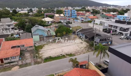 2 Terrenos á Venda no Bairro Bombas - Bombinhas/SC