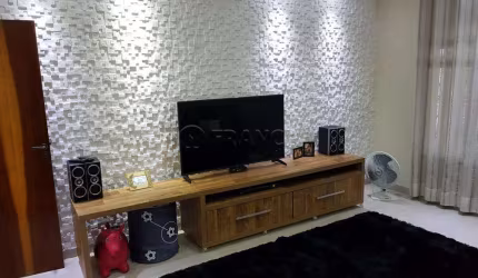 Casa 4 dormitórios com 1 suíte - Parque Industrial - São José dos Campos - Venda