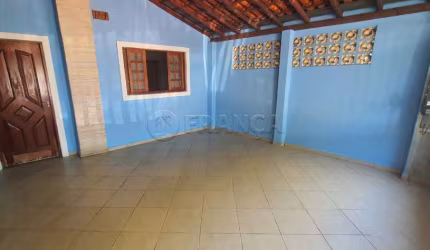 Locação - Casa 03 Dormitórios - Vila Tesouro