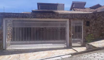 CASA 3 DORMITÓRIOS SENDO 1 SUÍTE - CIDADE JARDIM - JACAREÍ
