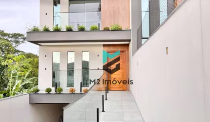 Lindo Triplex Novo com 154m² na Fortaleza, com Piscina, Churrasqueira e Amplo Jardim nos Fundos!