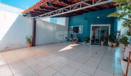 Sobrado com três quartos no bairro Nova Várzea Grande
