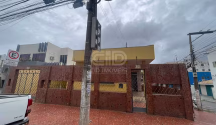 Casa comercial na Av. Dom Bosco