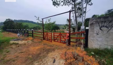 Linda área na Beira da Rio D’ouro Xerém 1.800m²