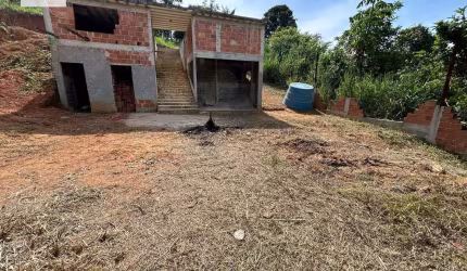Terreno 750m² mais construção Santa Cruz da Serra.