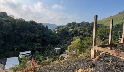 Terreno de 1.600m² em Vila Canaã