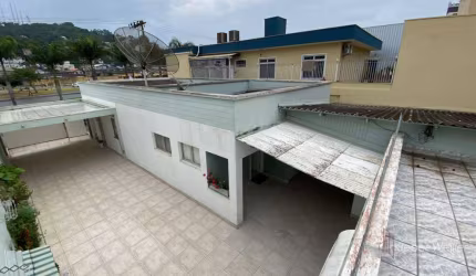 Casa em excelente localização ideal para explorar comercialmente