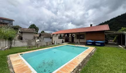 Casa à venda, 4 quartos, 2 suítes, 2 vagas, Jardim Meudon - Teresópolis/RJ