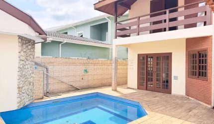 Casa alto padrão para locação em condomínio fechado