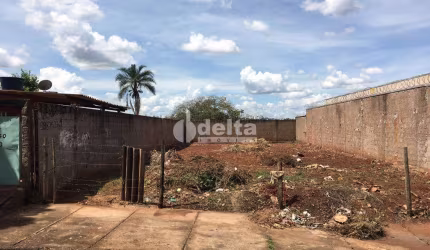 Terreno disponível para venda no bairro Dona Zulmira em Uberlândia-MG