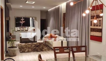 Casa comercial disponível para locação e venda no bairro Vigilato Pereira em Uberlândia-MG